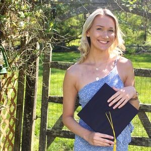 Meet your Posher, Caitlin